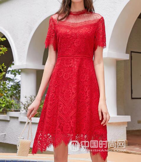 参加别人婚礼可以穿红色裙子 出席婚宴穿搭攻略图片