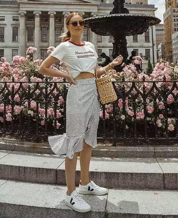 长相普通的女生如何增加回头率？穿一双“炸街”的运动鞋就够了