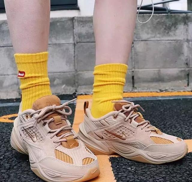 长相普通的女生如何增加回头率？穿一双“炸街”的运动鞋就够了